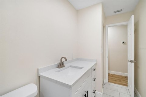 House in Tampa, Florida 4 bedrooms, 140.47 sq.m. № 2097009 - photo 21