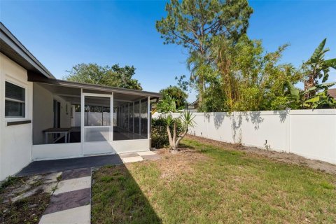 House in Tampa, Florida 4 bedrooms, 140.47 sq.m. № 2097009 - photo 14