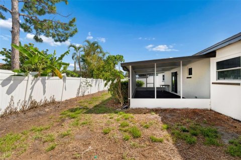 House in Tampa, Florida 4 bedrooms, 140.47 sq.m. № 2097009 - photo 15