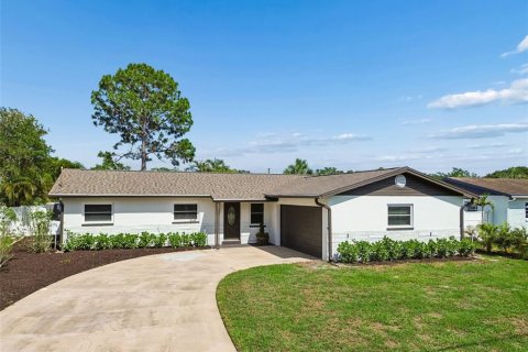 House in Tampa, Florida 4 bedrooms, 140.47 sq.m. № 2097009 - photo 2