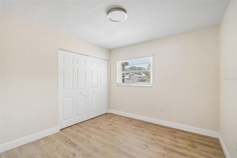 House in Tampa, Florida 4 bedrooms, 140.47 sq.m. № 2097009 - photo 25
