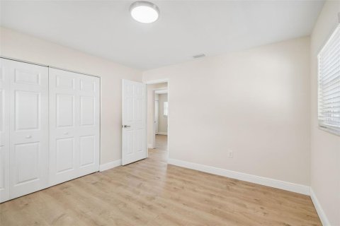 House in Tampa, Florida 4 bedrooms, 140.47 sq.m. № 2097009 - photo 28