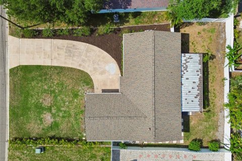 House in Tampa, Florida 4 bedrooms, 140.47 sq.m. № 2097009 - photo 12