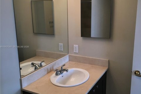 Condominio en venta en Coral Gables, Florida, 2 dormitorios, 90.12 m2 № 2011834 - foto 9