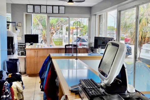 Купить коммерческую недвижимость в Хайалиа, Флорида № 2050469 - фото 2