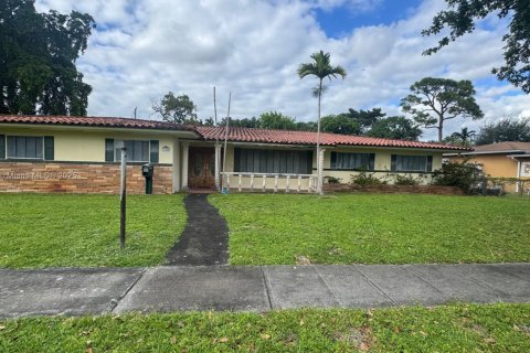 House in North Miami, Florida 4 bedrooms, 246.84 sq.m. № 1949893