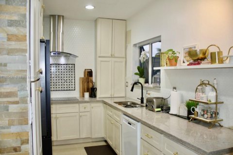 Купить виллу или дом в Хомстед, Флорида 3 спальни, 140м2, № 1923974 - фото 8