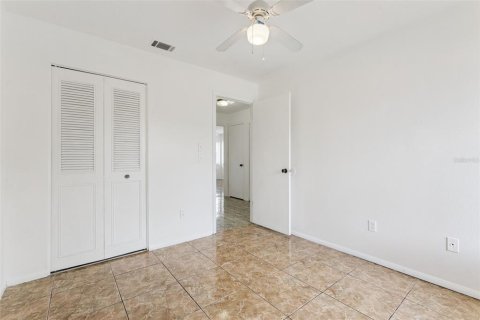 House in Orlando, Florida 4 bedrooms, 141.12 sq.m. № 2391559 - photo 20