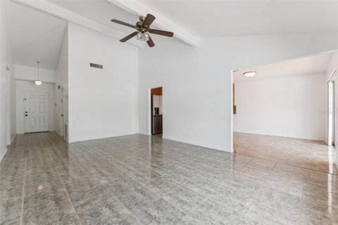 House in Orlando, Florida 4 bedrooms, 141.12 sq.m. № 2391559 - photo 7