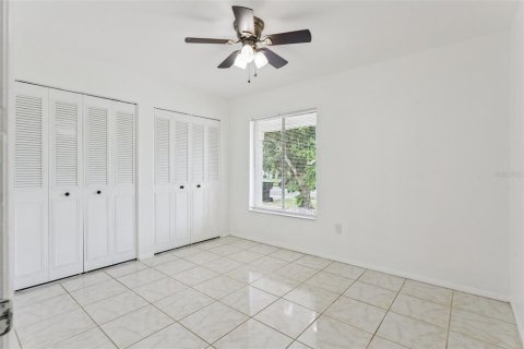 House in Orlando, Florida 4 bedrooms, 141.12 sq.m. № 2391559 - photo 24
