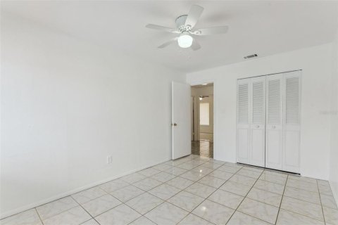 House in Orlando, Florida 4 bedrooms, 141.12 sq.m. № 2391559 - photo 22