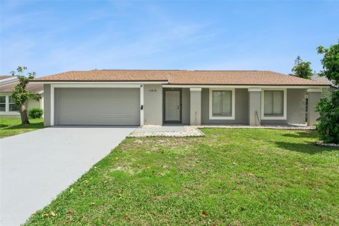 House in Orlando, Florida 4 bedrooms, 141.12 sq.m. № 2391559