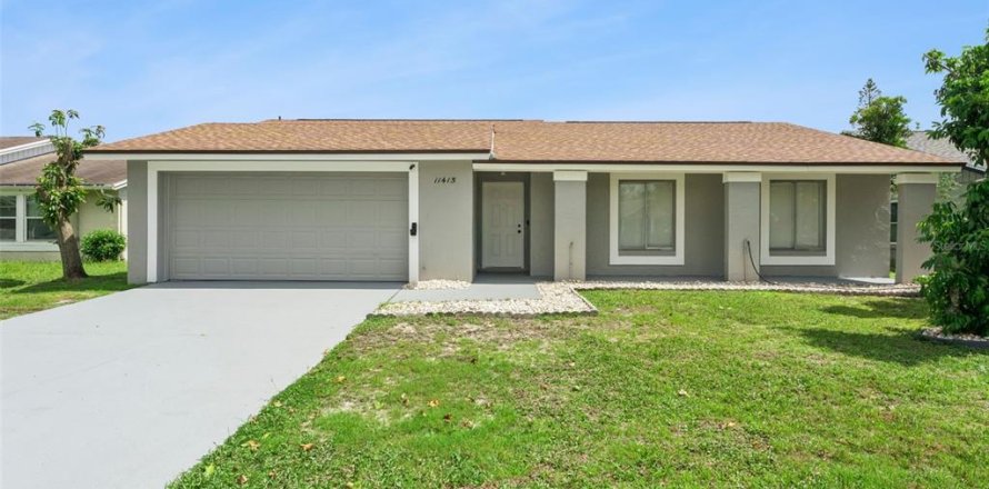 House in Orlando, Florida 4 bedrooms, 141.12 sq.m. № 2391559