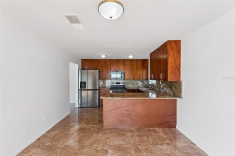 House in Orlando, Florida 4 bedrooms, 141.12 sq.m. № 2391559 - photo 10