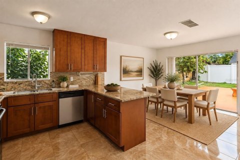 House in Orlando, Florida 4 bedrooms, 141.12 sq.m. № 2391559 - photo 11