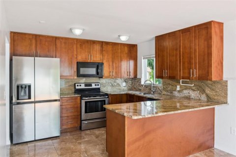 House in Orlando, Florida 4 bedrooms, 141.12 sq.m. № 2391559 - photo 15