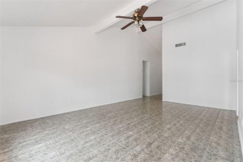 House in Orlando, Florida 4 bedrooms, 141.12 sq.m. № 2391559 - photo 8