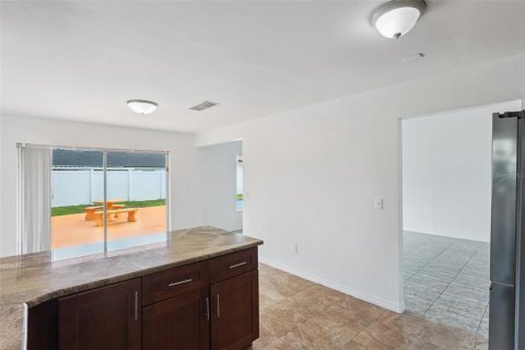 House in Orlando, Florida 4 bedrooms, 141.12 sq.m. № 2391559 - photo 14