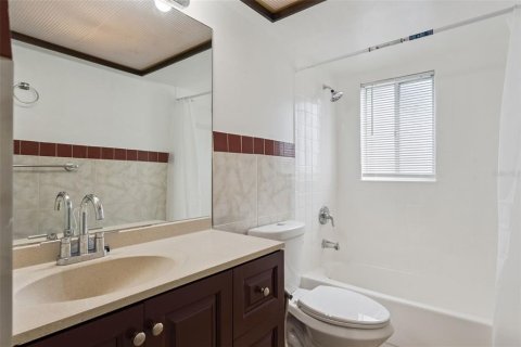 House in Orlando, Florida 4 bedrooms, 141.12 sq.m. № 2391559 - photo 28