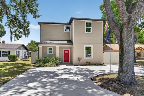House in Eustis, Florida 3 bedrooms, 221.66 sq.m. № 2148323