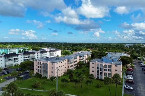 Condo in Lauderdale Lakes, Florida, 1 bedroom  № 1878523 - photo 1