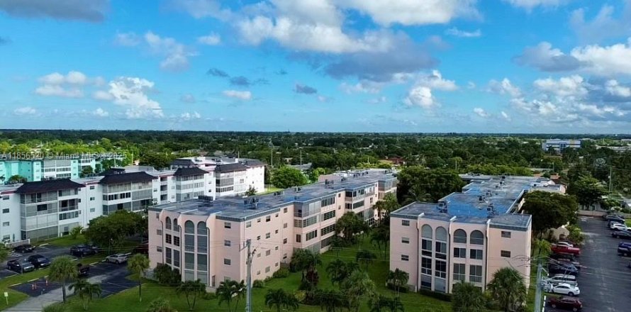 Condo in Lauderdale Lakes, Florida, 1 bedroom  № 1878523