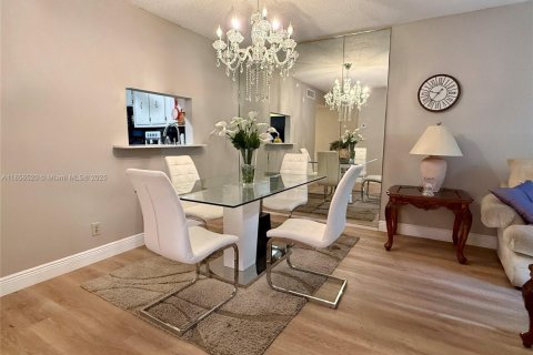 Condo in Lauderdale Lakes, Florida, 1 bedroom  № 1878523 - photo 5