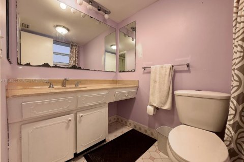 Condo in Lauderdale Lakes, Florida, 1 bedroom  № 1878523 - photo 9