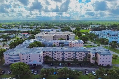 Condo in Lauderdale Lakes, Florida, 1 bedroom  № 1878523 - photo 13