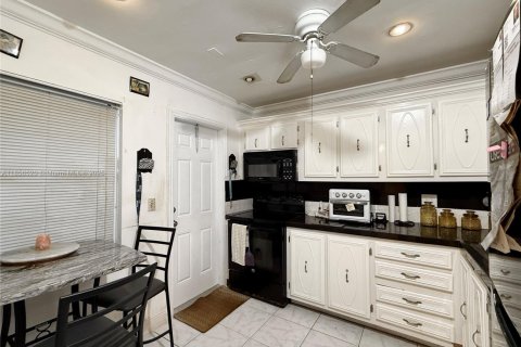 Condo in Lauderdale Lakes, Florida, 1 bedroom  № 1878523 - photo 4