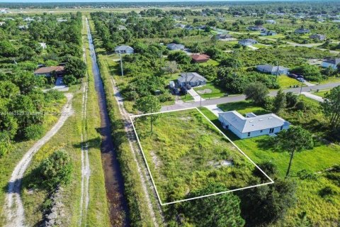 Terreno en venta en Lehigh Acres, Florida № 1961135 - foto 8