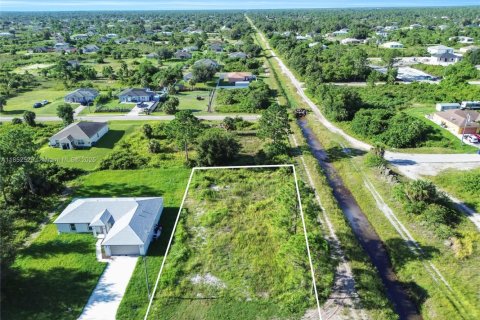 Terreno en venta en Lehigh Acres, Florida № 1961135 - foto 4