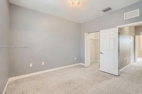 Townhouse in Cutler Bay, Florida 2 bedrooms, 135.45 sq.m. № 2261583 - photo 17