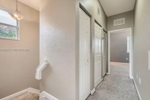 Townhouse in Cutler Bay, Florida 2 bedrooms, 135.45 sq.m. № 2261583 - photo 16