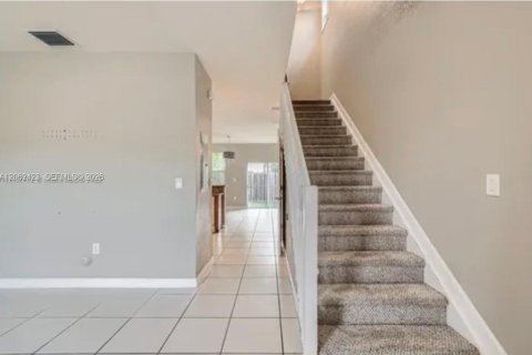 Townhouse in Cutler Bay, Florida 2 bedrooms, 135.45 sq.m. № 2261583 - photo 5