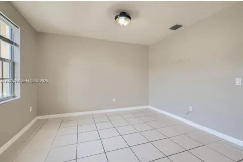 Townhouse in Cutler Bay, Florida 2 bedrooms, 135.45 sq.m. № 2261583 - photo 2
