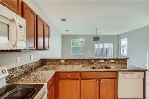 Townhouse in Cutler Bay, Florida 2 bedrooms, 135.45 sq.m. № 2261583 - photo 7