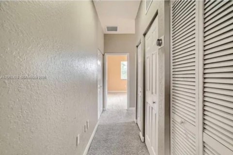 Townhouse in Cutler Bay, Florida 2 bedrooms, 135.45 sq.m. № 2261583 - photo 15