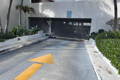 Copropriété à louer à Miami Beach, Floride: 2 chambres, 89.09 m2 № 1897014 - photo 28