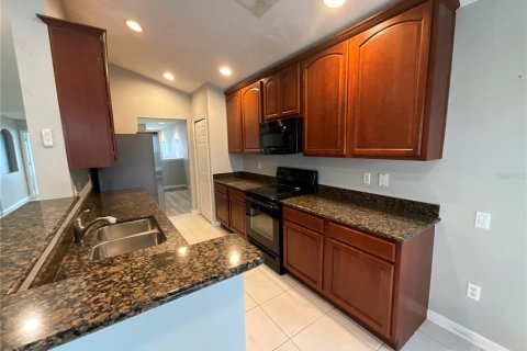 Condo in Sanford, Florida, 2 bedrooms  № 1903406 - photo 4