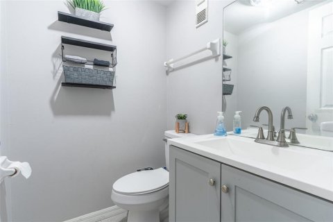 Copropriété à vendre à Winter Haven, Floride: 2 chambres, 123.93 m2 № 2237445 - photo 12