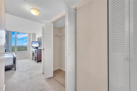 Condo in Miami Beach, Florida, 1 bedroom  № 1954986 - photo 15