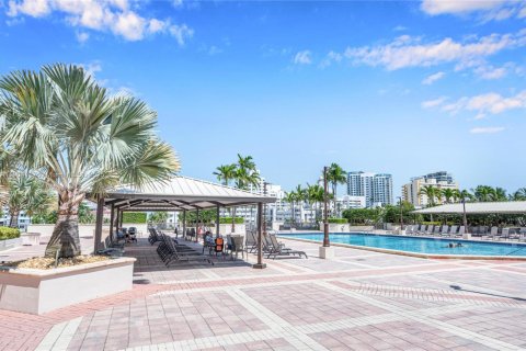 Condo in Miami Beach, Florida, 1 bedroom  № 1954986 - photo 29