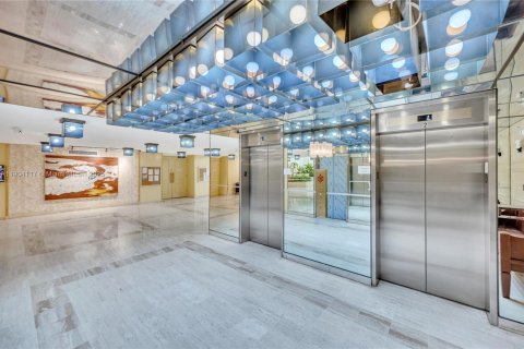 Condo in Miami Beach, Florida, 1 bedroom  № 1954986 - photo 19