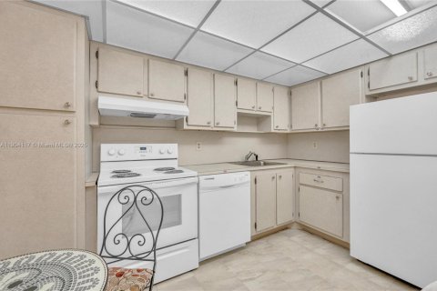 Condo in Miami Beach, Florida, 1 bedroom  № 1954986 - photo 8