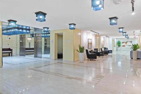 Condo in Miami Beach, Florida, 1 bedroom  № 1954986 - photo 21