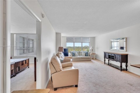 Condo in Miami Beach, Florida, 1 bedroom  № 1954986 - photo 11