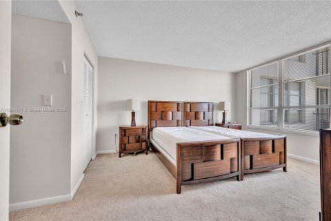 Condo in Miami Beach, Florida, 1 bedroom  № 1954986 - photo 13