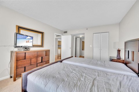 Condo in Miami Beach, Florida, 1 bedroom  № 1954986 - photo 14
