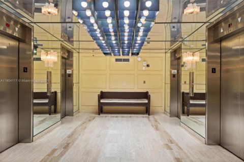 Condo in Miami Beach, Florida, 1 bedroom  № 1954986 - photo 20